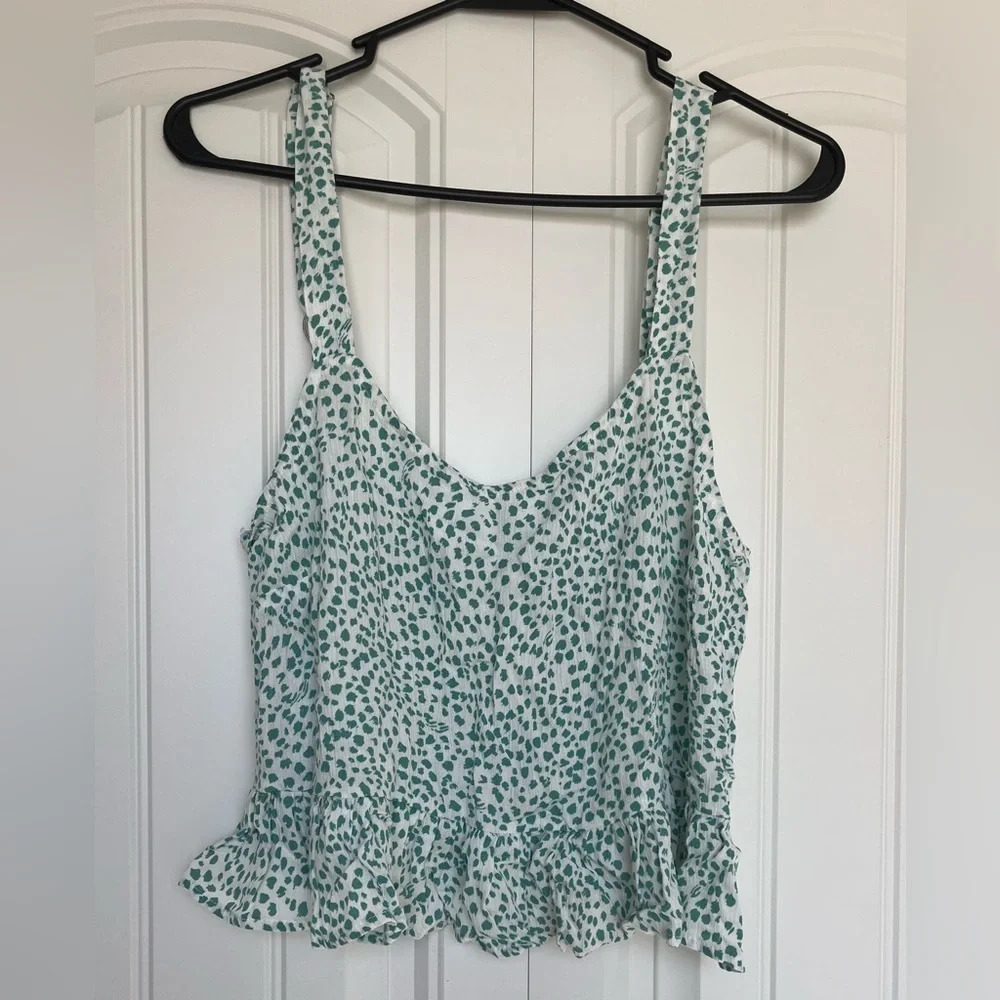 Sadie & Sage Cropped Ruffle Tank size Medium